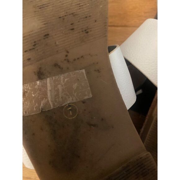 Lulus Womens Size 7 White Leather Sandals Two Strap Flat Casual open toed shoes - Picture 7 of 7